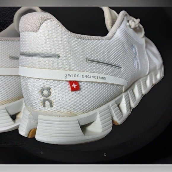 🌫️US 9- On Cloud 5 Women's “Triple White" Athleisure/ Training Sneakers 59.98376 - Picture 14 of 14